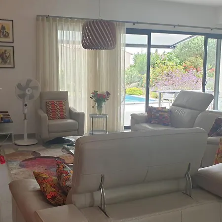 Moderne Avec Jacuzzi, Piscine Et Vue *