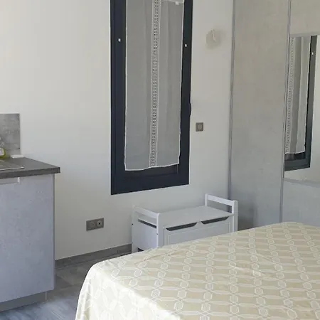 Moderne Avec Jacuzzi, Piscine Et Vue Villa Seguret