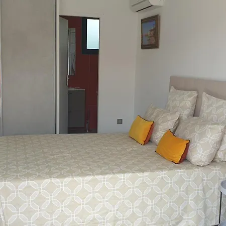 Moderne Avec Jacuzzi, Piscine Et Vue Seguret