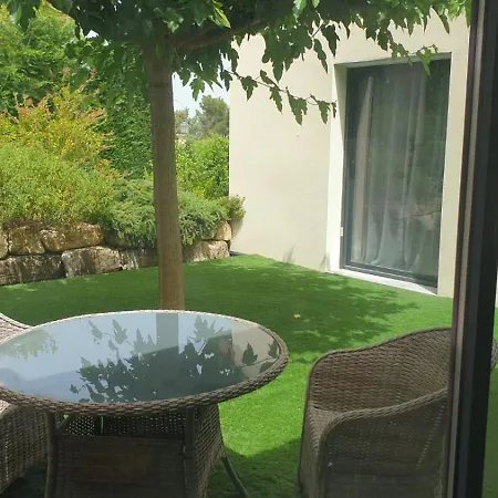 Moderne Avec Jacuzzi, Piscine Et Vue *