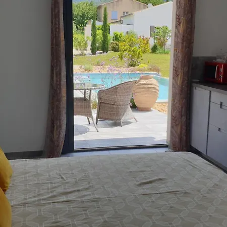 Moderne Avec Jacuzzi, Piscine Et Vue Villa